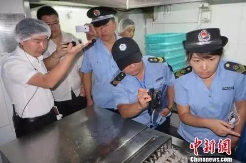 在海底捞公关面前“心软”就是对自己“残忍”——公关服务的边界与代价